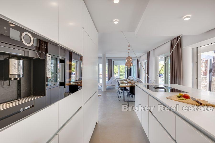 Nově postavená vila v blízkosti moře