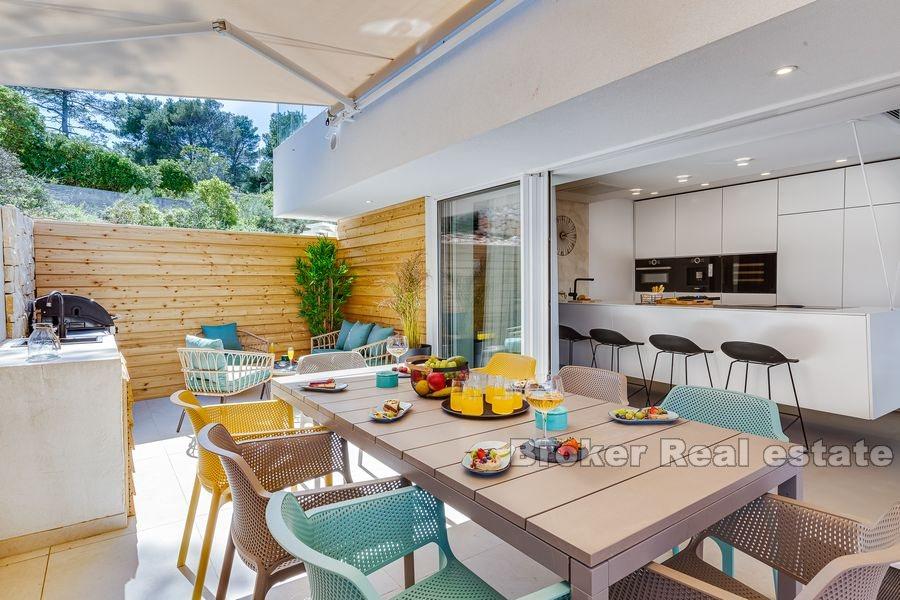 Newly built villa near the sea