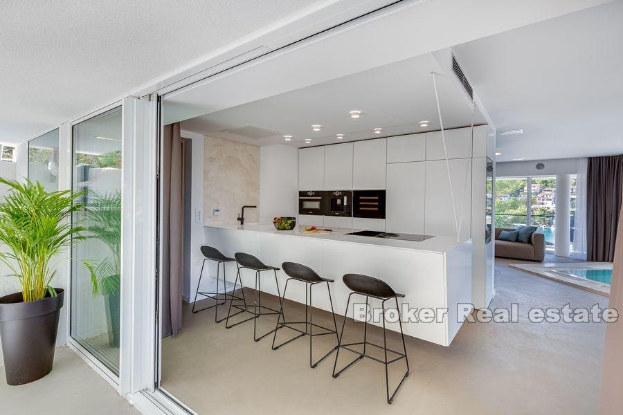 Newly built villa near the sea