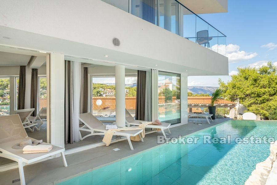 Newly built villa near the sea