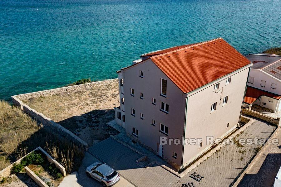 Kuća u prvom redu do mora