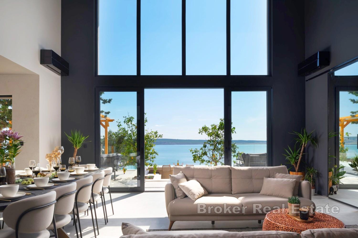 Villa nouvellement construite avec piscine et vue mer