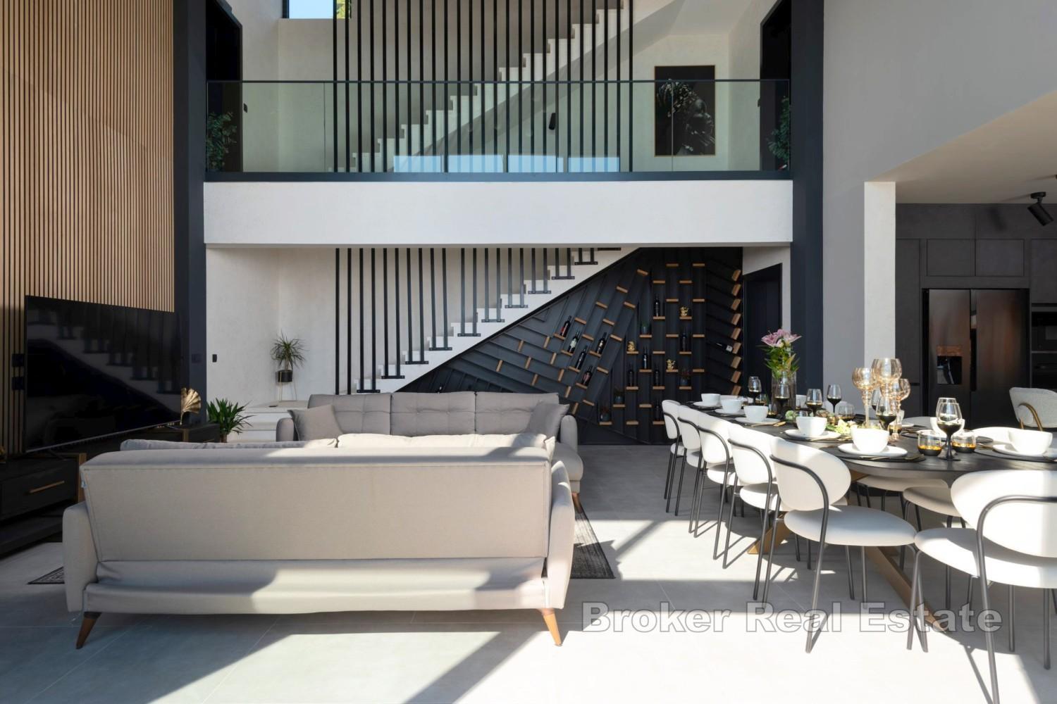 Villa nouvellement construite avec piscine et vue mer