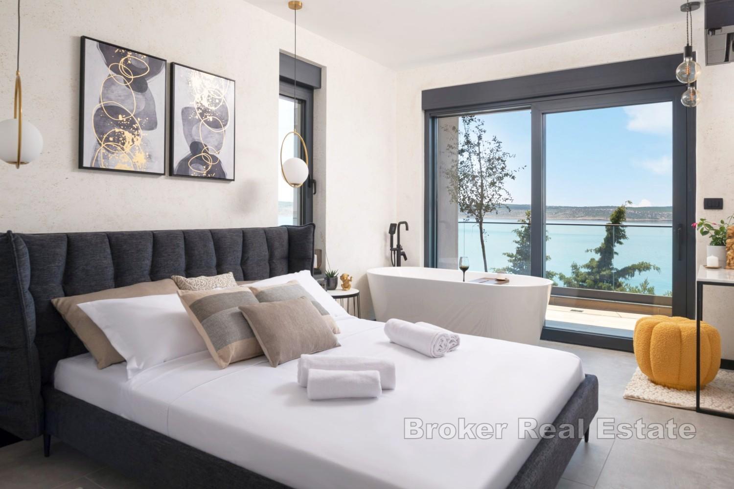 Villa nouvellement construite avec piscine et vue mer