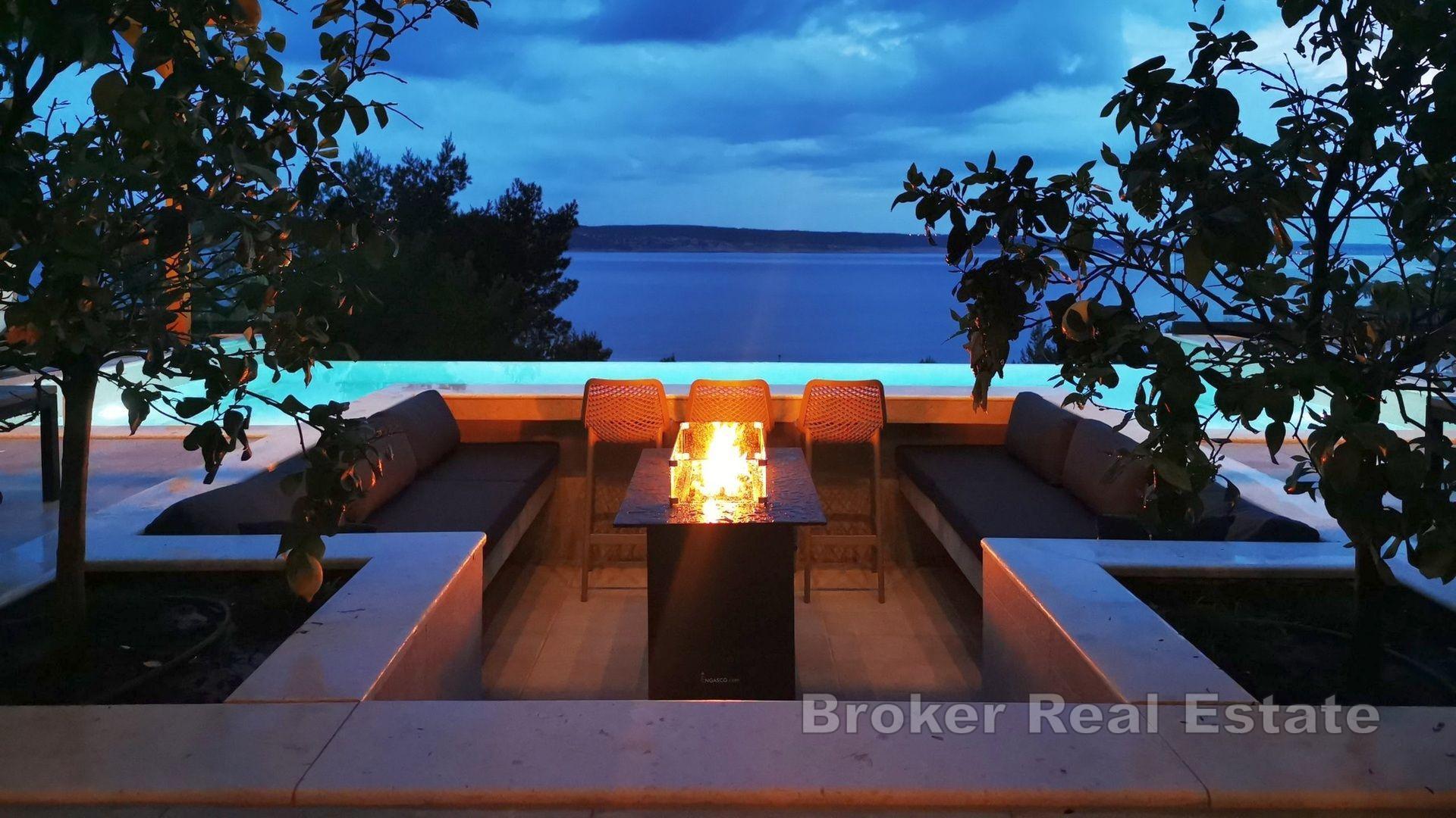 Villa nouvellement construite avec piscine et vue mer