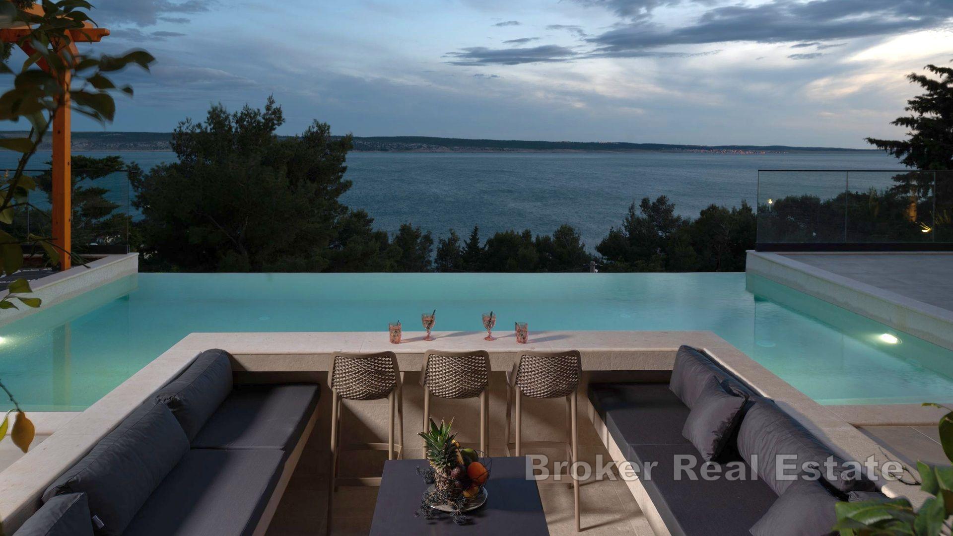 Villa nouvellement construite avec piscine et vue mer