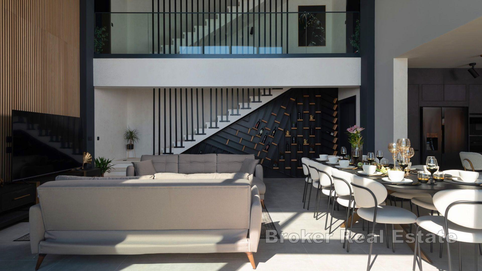 Villa nouvellement construite avec piscine et vue mer