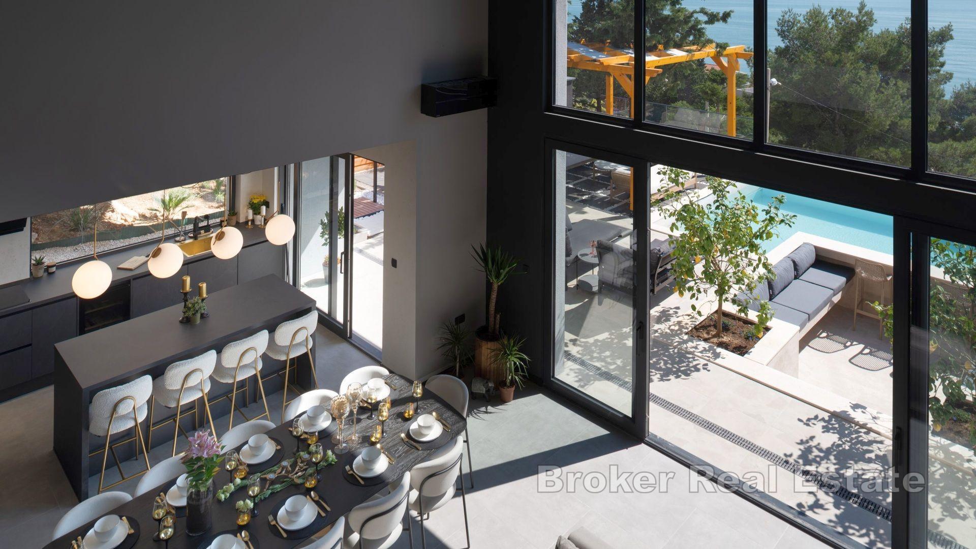 Villa nouvellement construite avec piscine et vue mer