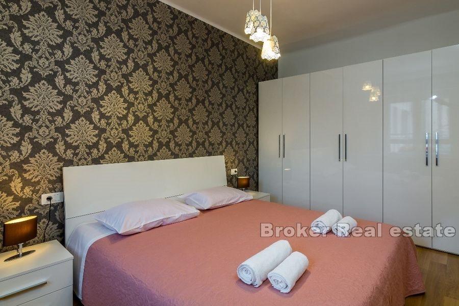 Ловрет, современная квартира с двумя спальнями