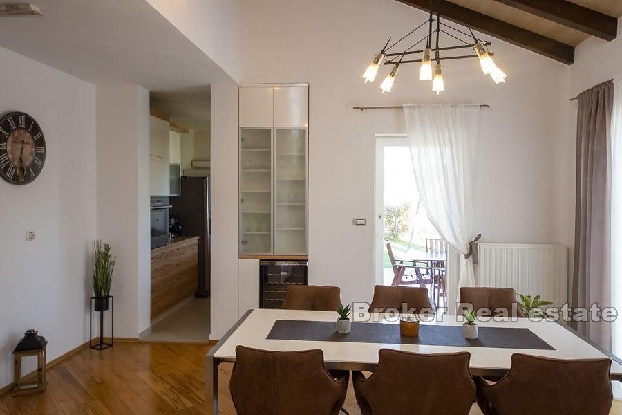 Maison en pierre avec piscine