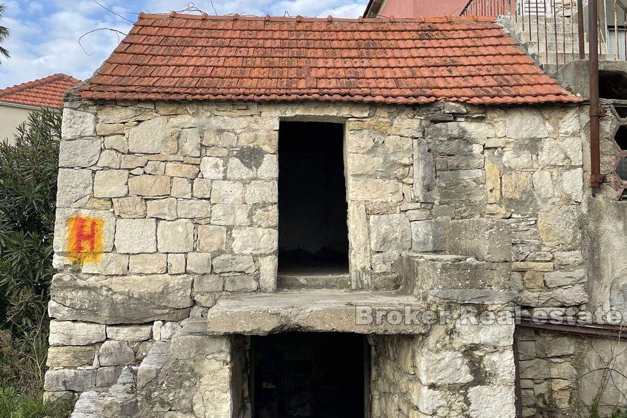 Starý kamenný dům k rekonstrukci