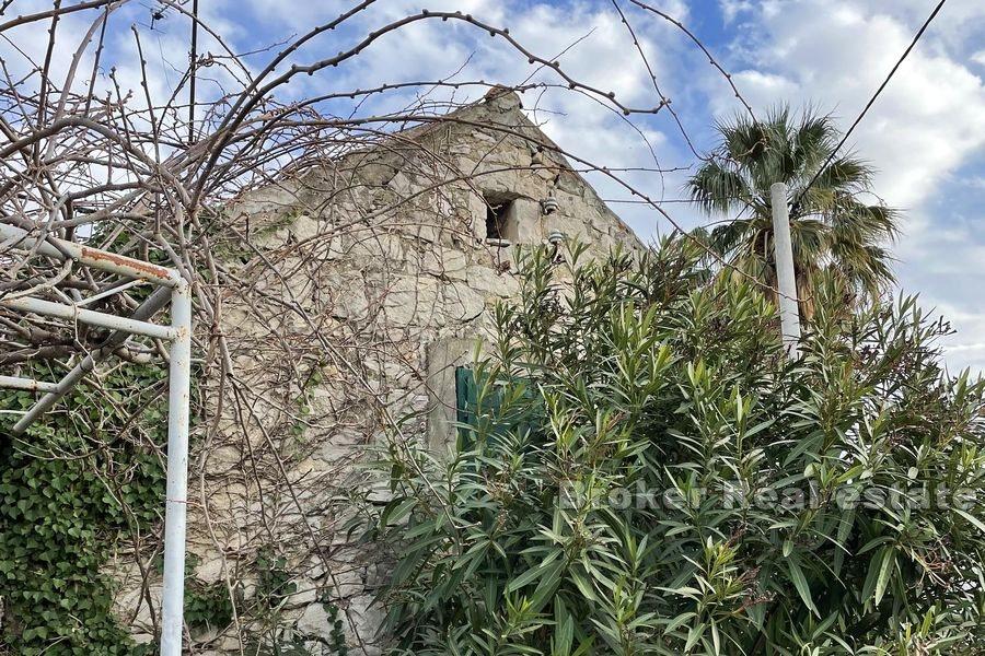 Altes Steinhaus zum Wiederaufbau