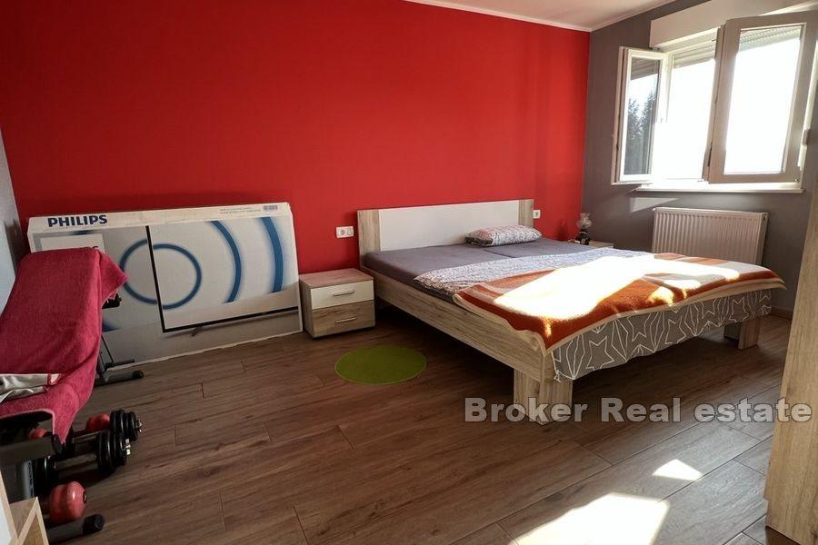 Dwupoziomowy apartament z ogrodem