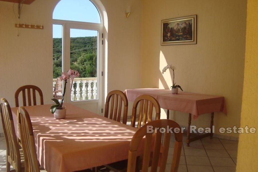 Многоквартирный дом у моря