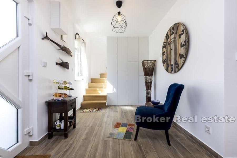 Современный двухквартирный дом