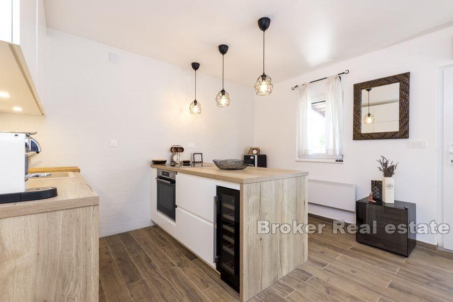 Современный двухквартирный дом