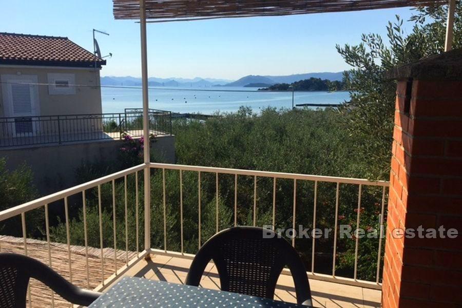 Kuća drugi red od mora