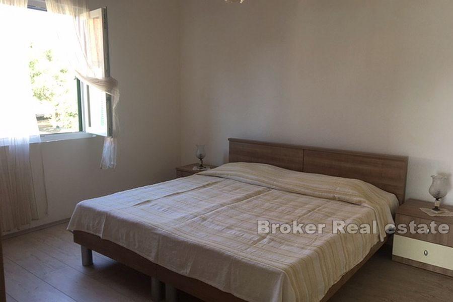 Kuća drugi red od mora