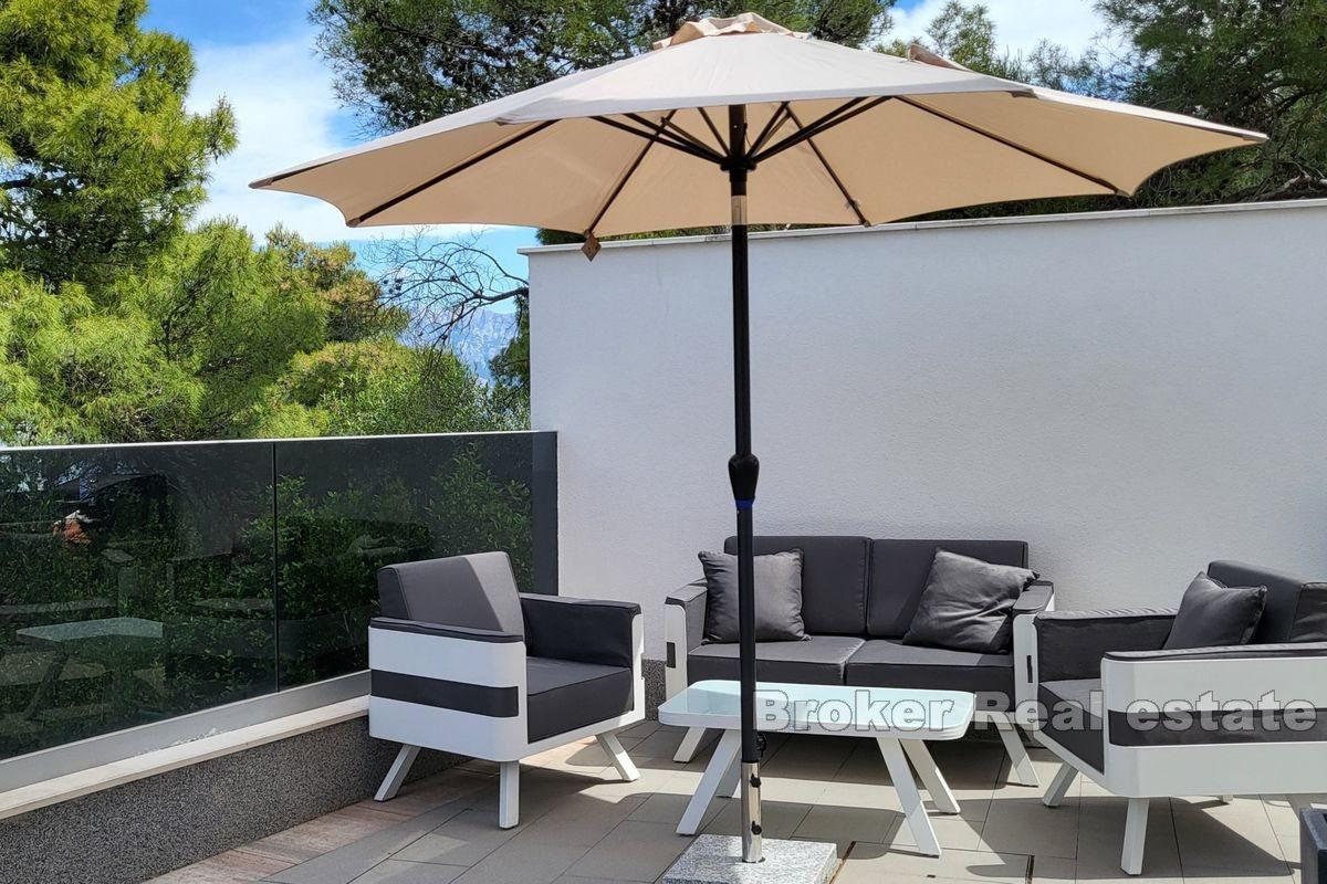 Villa mit Pool und offenem Meerblick