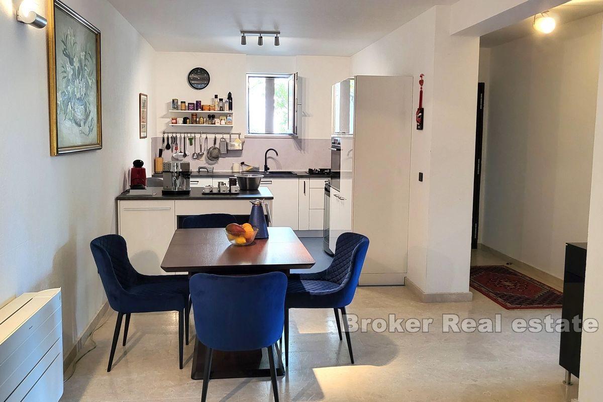 Villa mit Pool und offenem Meerblick