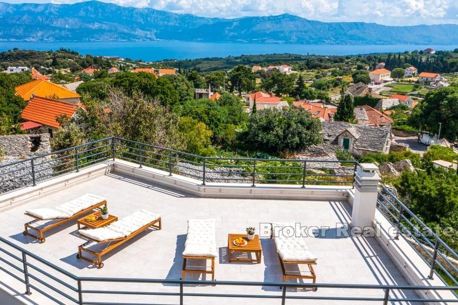 Villa mit Pool und Meerblick