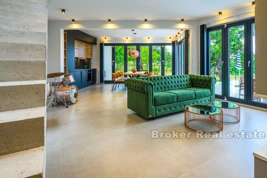 Villa with pool and sea view