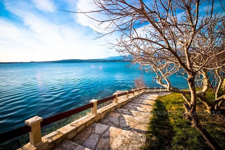 Apart med havsutsikt, till salu