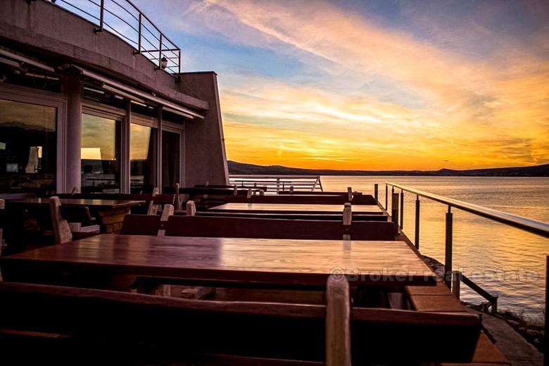 Apart med havsutsikt, till salu