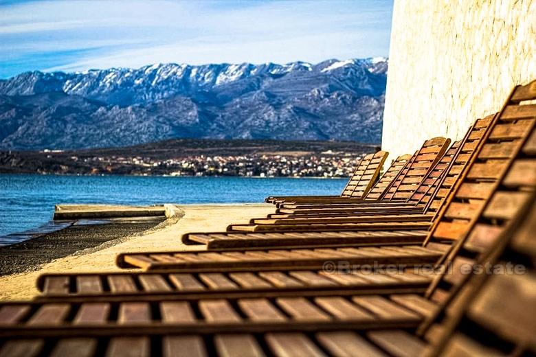 Apart med havsutsikt, till salu