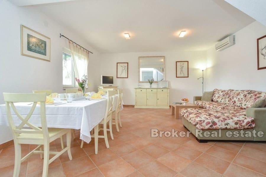 Уникальный каменный дом у моря