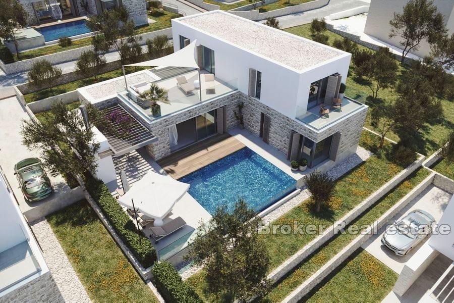 Villa en pierre avec piscine et vue mer