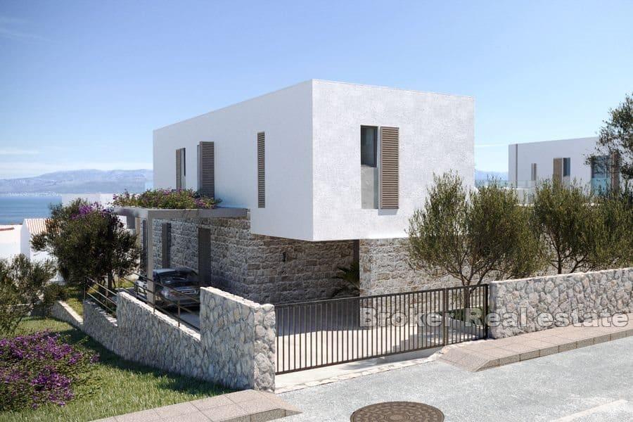 Steinvilla med basseng og havutsikt