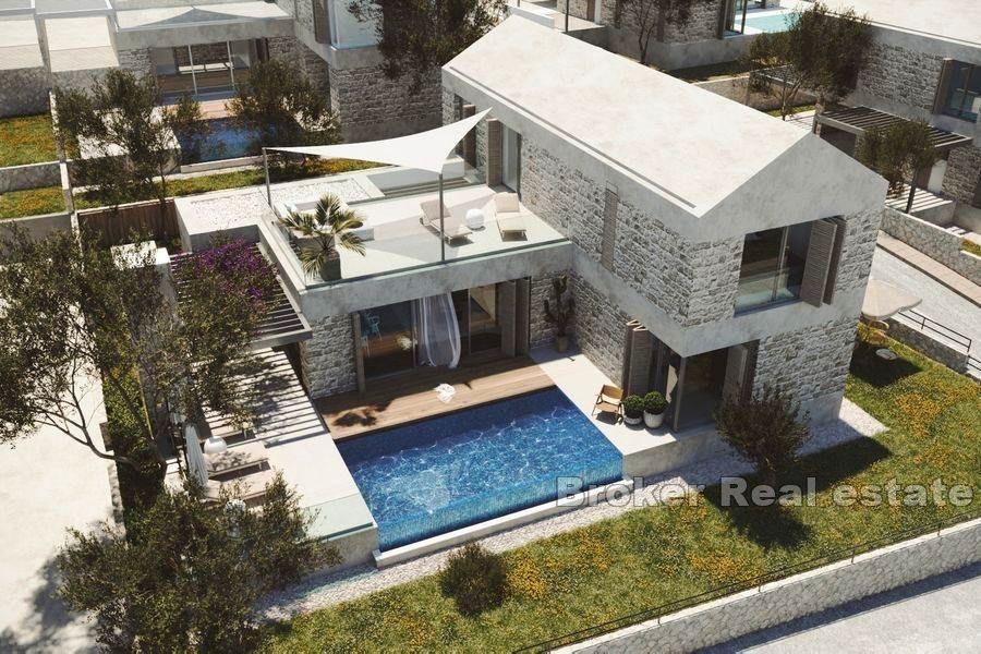 Moderní vila s bazénem a výhledem na moře