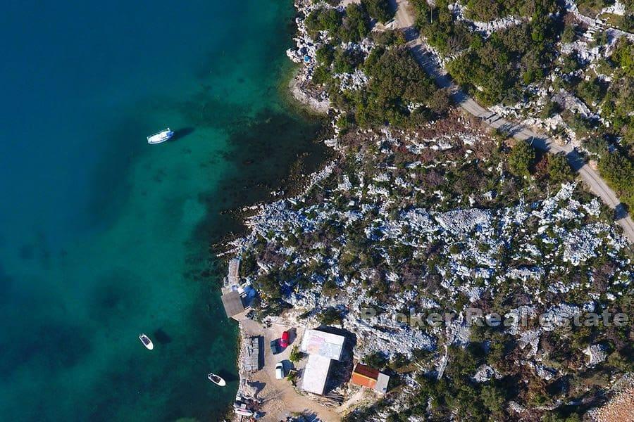 Building land first row to the sea
