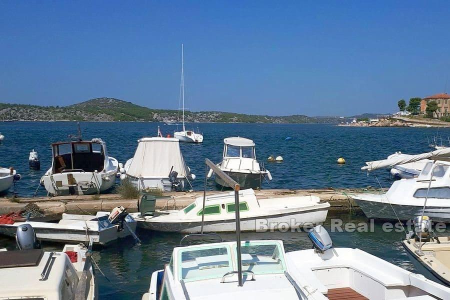 House in the center, roh bau