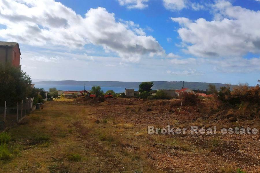 Spacious building land with sea view