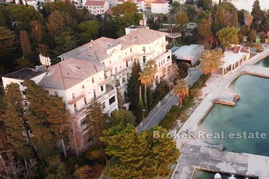 Hotel u prvom redu do mora