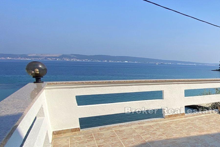 Apartment house first row to the sea