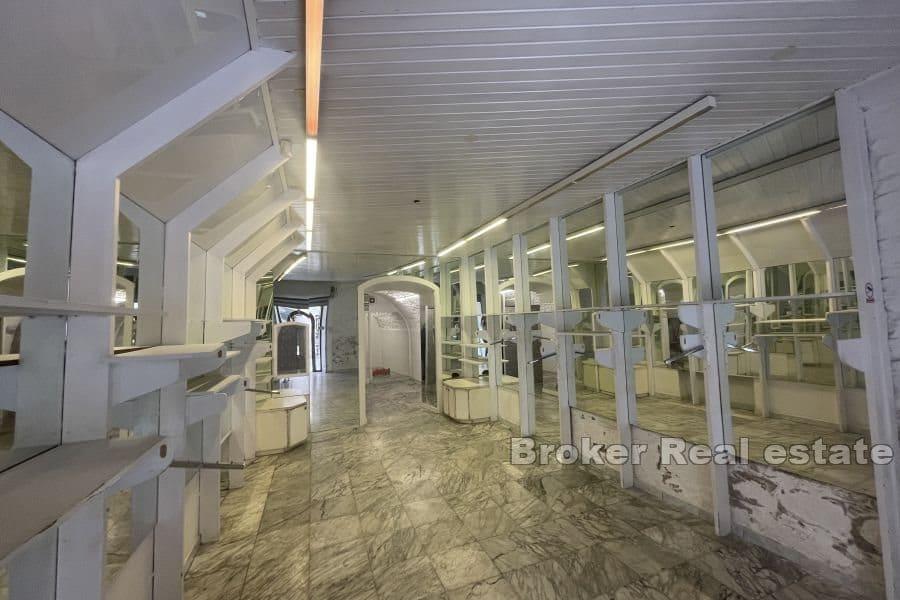 Affärslokaler i gamla stadskärnan