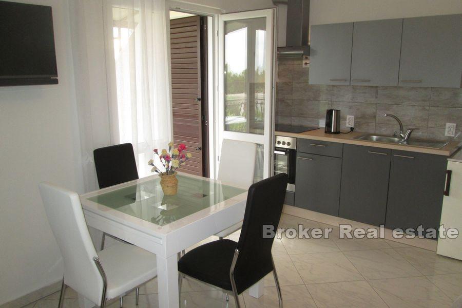 Haus mit Pool und offenem Meerblick