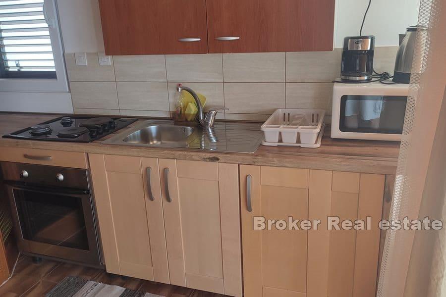 Hus med pool och öppen havsutsikt