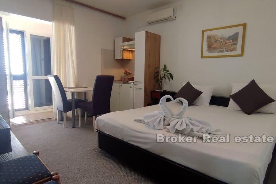 Дом с бассейном и открытым видом на море