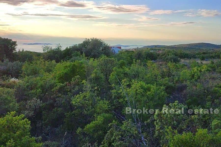 Byggnadsmark med havsutsikt
