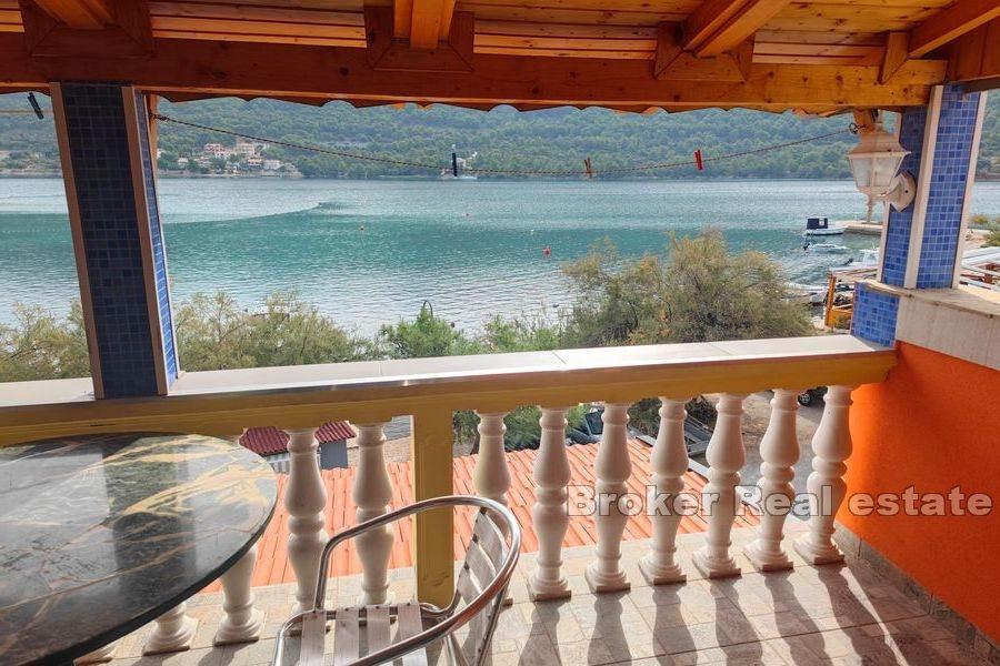 Apartmánový dům první řada k moři