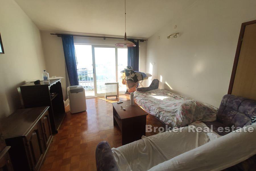 Maison jumelée, première rangée de la mer