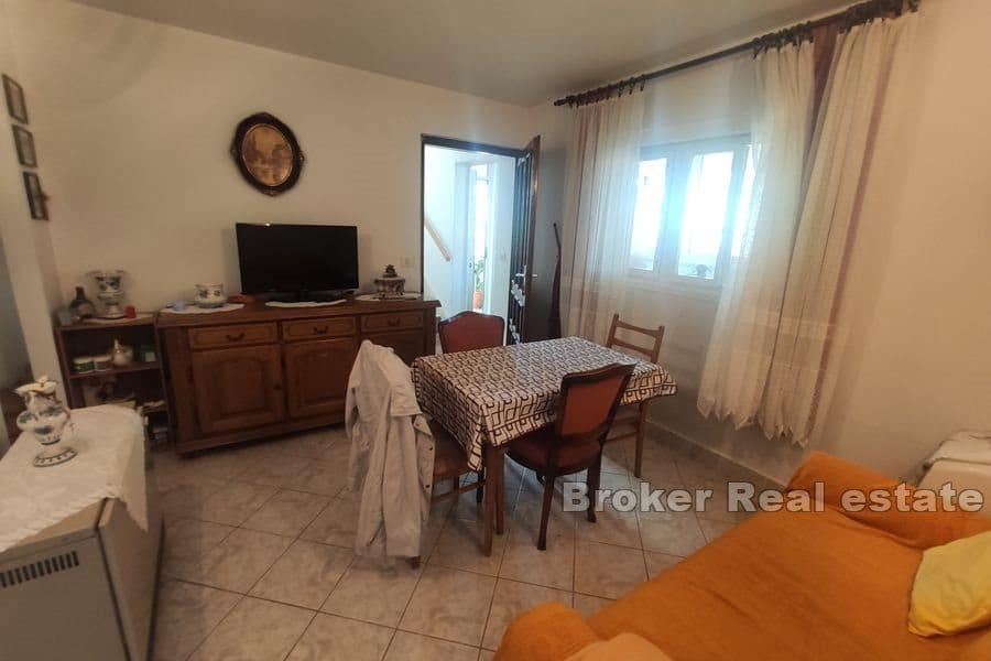 Maison jumelée, première rangée de la mer