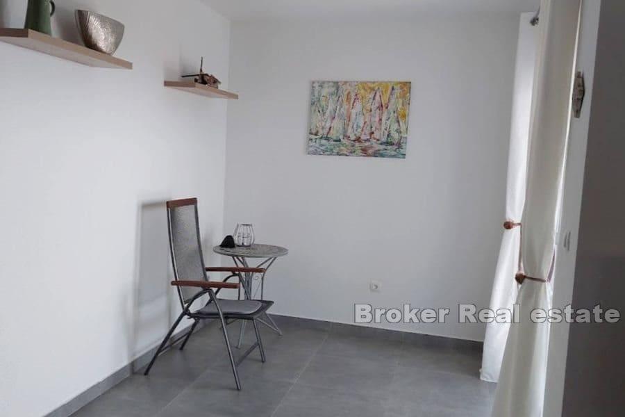 Apartment with roof terrace and sea view