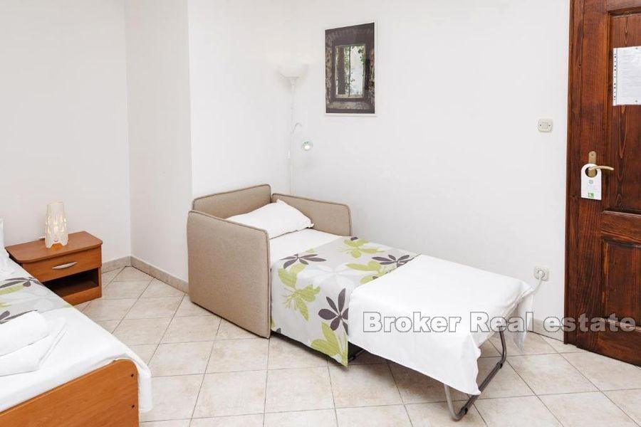 Obchodní a rezidenční nemovitosti první řadě k moři