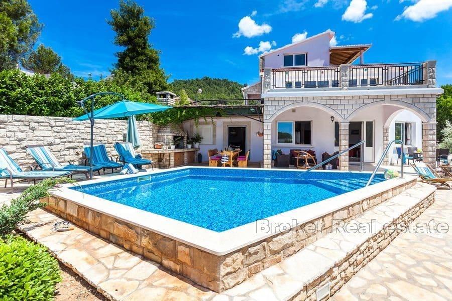 Apartmanska kuća prvi red do mora