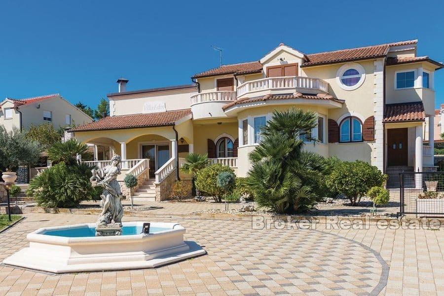 Luxusní vila s bazénem